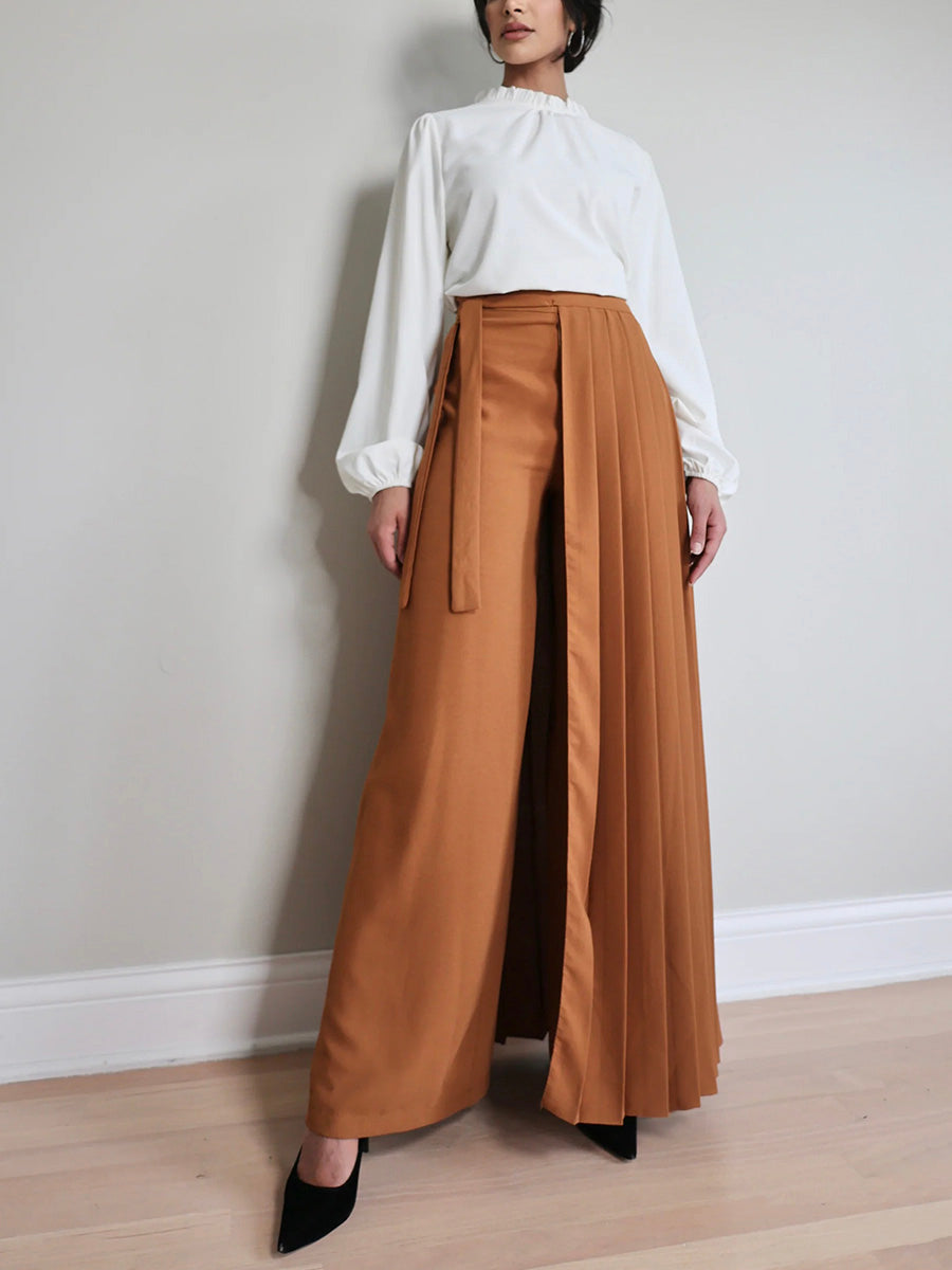 Hermoso conjunto de sobrefalda plisada y pantalón