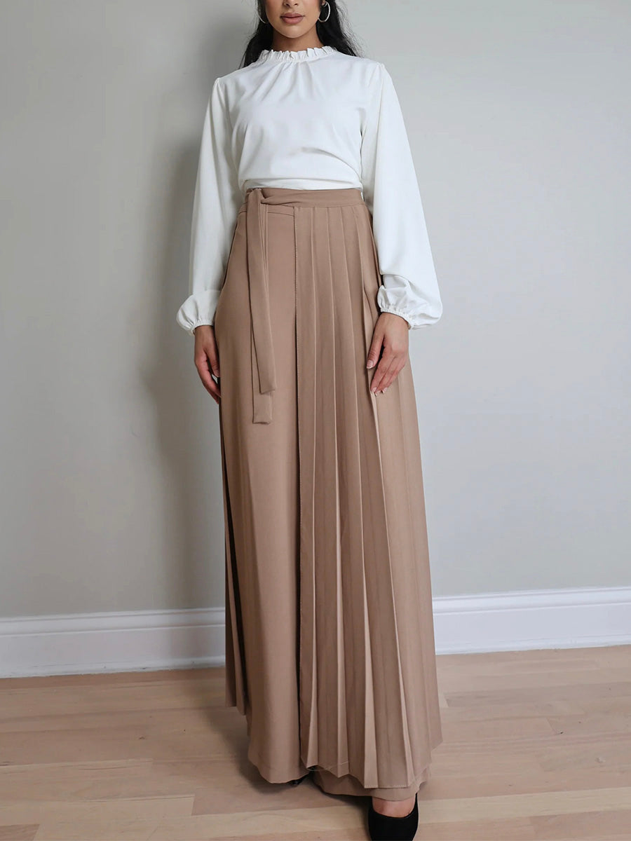 Hermoso conjunto de sobrefalda plisada y pantalón