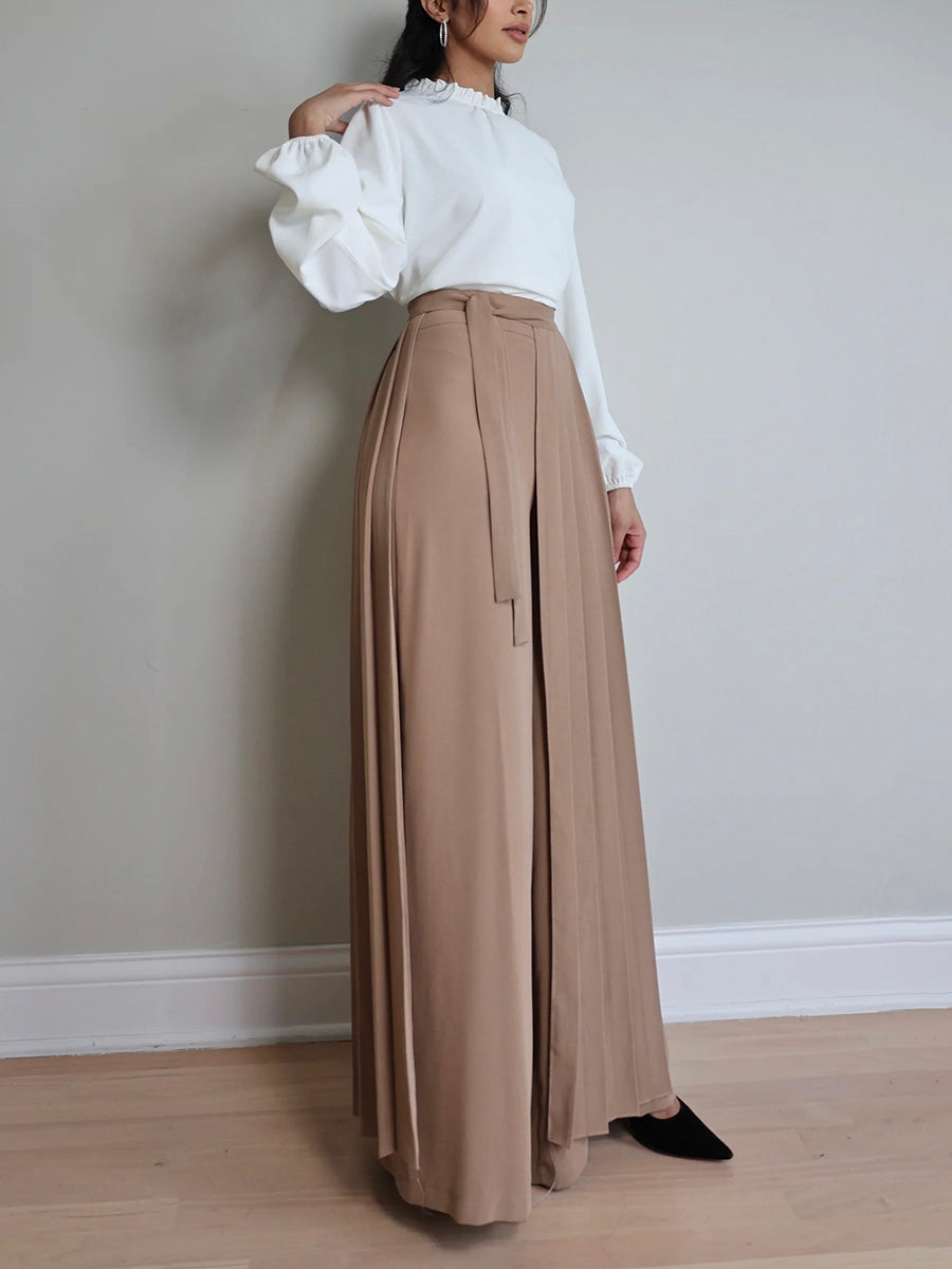 Hermoso conjunto de sobrefalda plisada y pantalón