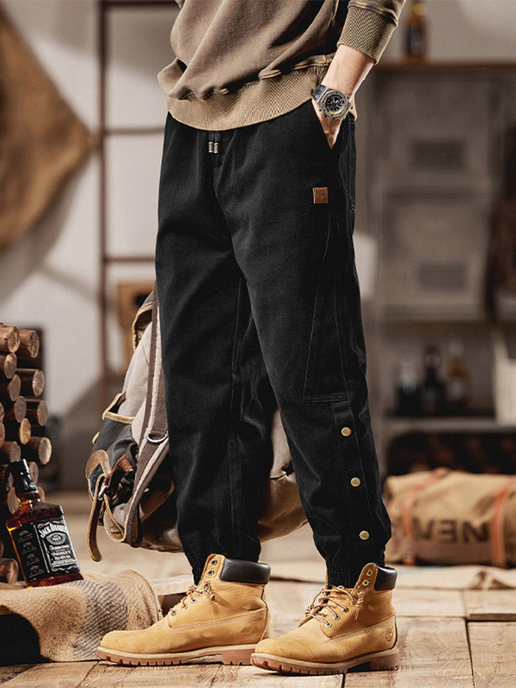 Herren Jogger-Hose aus 100% Baumwolle mit Knopfdetail an der Seite