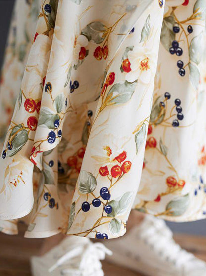 Abito salopette lungo in denim patchwork con stampa acquerello
