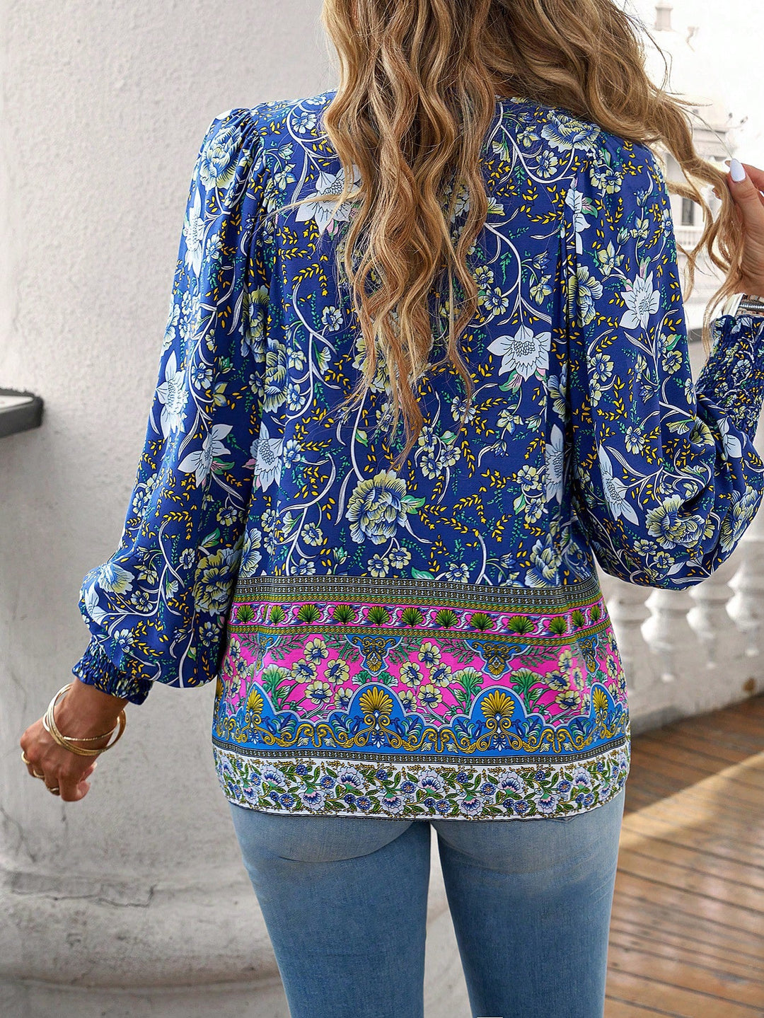 Blusa da donna con stampa floreale boho e nodo al collo