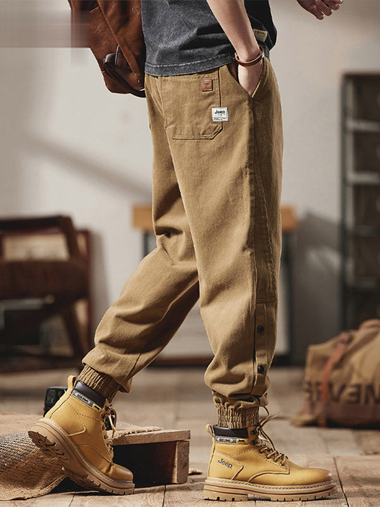Herren Jogger-Hose aus 100% Baumwolle mit Knopfdetail an der Seite