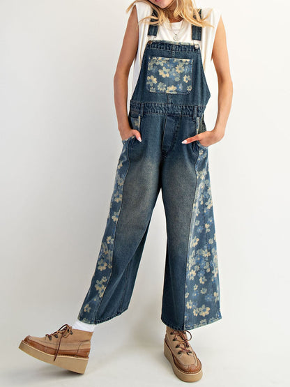 Latzhose aus Denim mit Blumenmuster