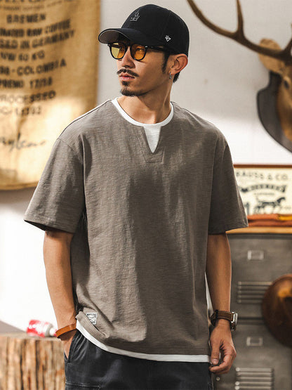 Herren Kurzarm‑T‑Shirt mit Fake‑Layer‑Effekt und V‑Ausschnitt
