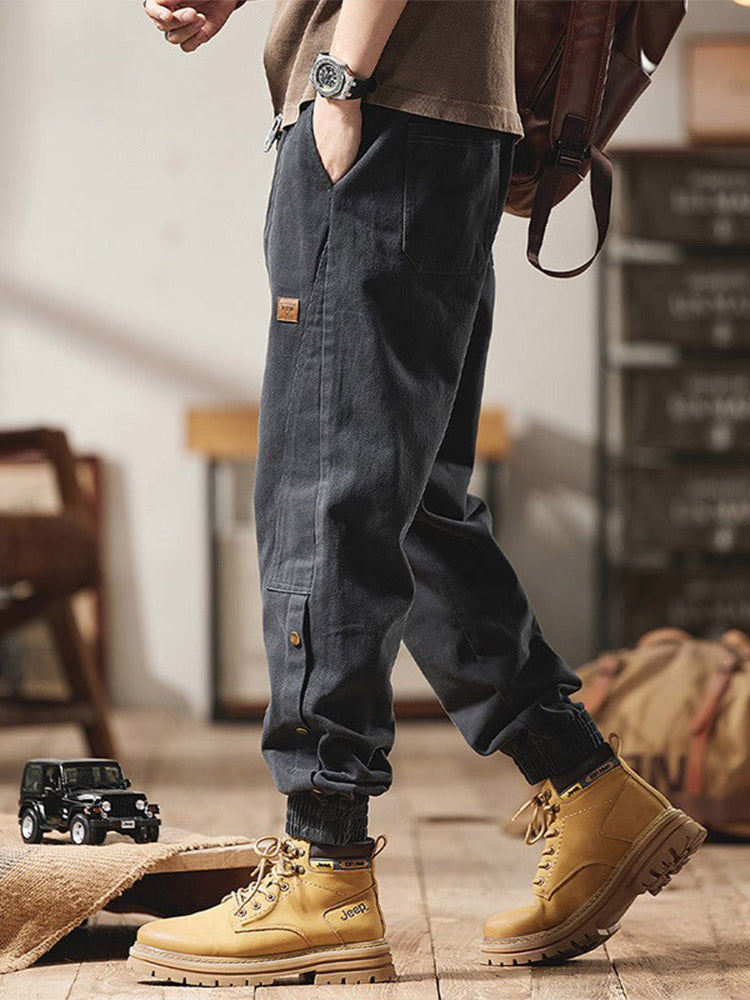 Herren Jogger-Hose aus 100% Baumwolle mit Knopfdetail an der Seite