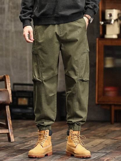 Herren-Cargohose mit elastischem Bund, Knopfleiste und schmal zulaufendem Bein