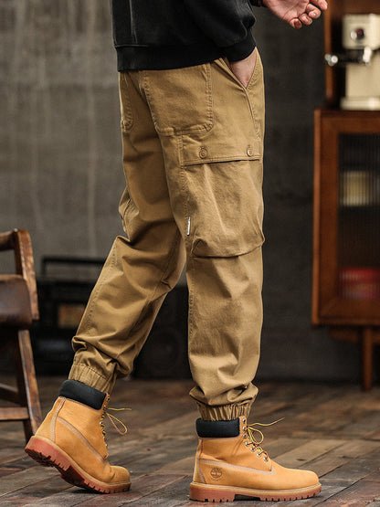Herren-Cargohose mit elastischem Bund, Knopfleiste und schmal zulaufendem Bein