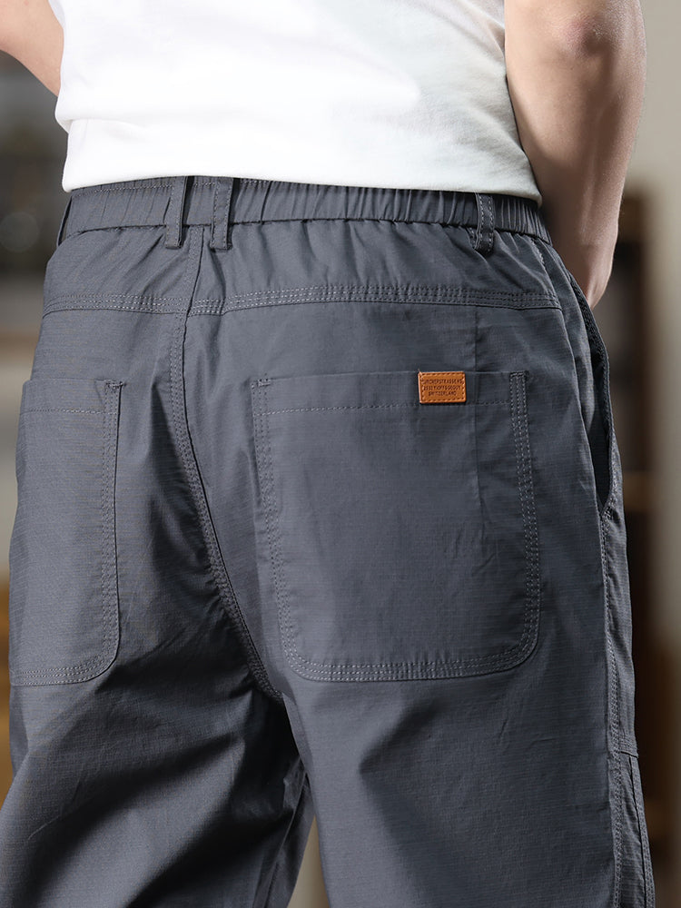 Cargohose für Herren mit aufgesetztem Markenlabel und elastischen Bündchen