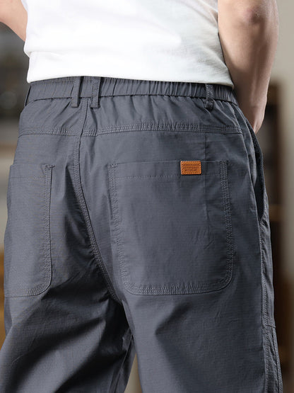 Cargohose für Herren mit aufgesetztem Markenlabel und elastischen Bündchen