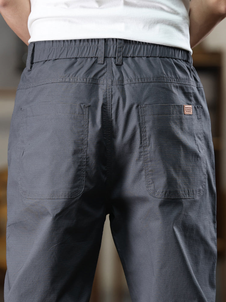 Cargohose für Herren mit aufgesetztem Markenlabel und elastischen Bündchen