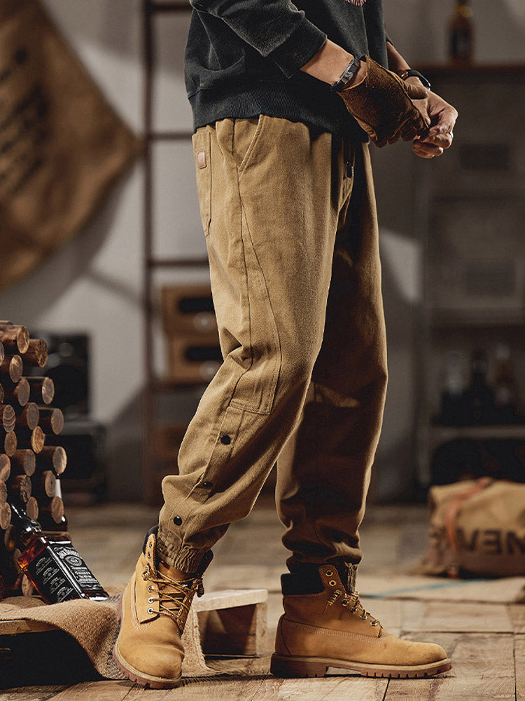 Herren Jogger-Hose aus 100% Baumwolle mit Knopfdetail an der Seite