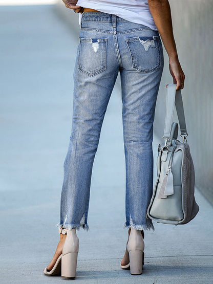 Knöchellange Jeans mit ungesäumtem Saum in Distressed-Optik